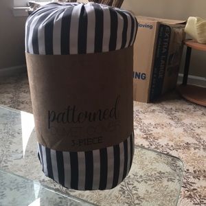 🎉NWT BLACK &WHITE STRIPED DUVET COVER SET!!🎉